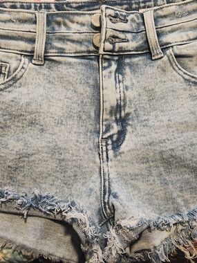 KanCan Women’s Mid-Rise Light Blue Acid Wash Jean Shorts